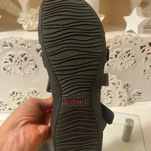 Vionic soft Sandel patent leather in great conditions - Picture 15 of 16